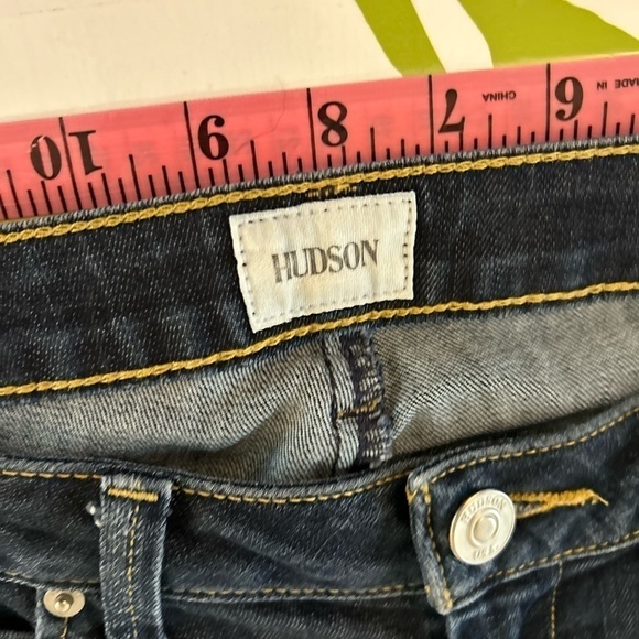Hudson Jeans Bacara Cropped
Straight Cuffed size 28 - Picture 6 of 11